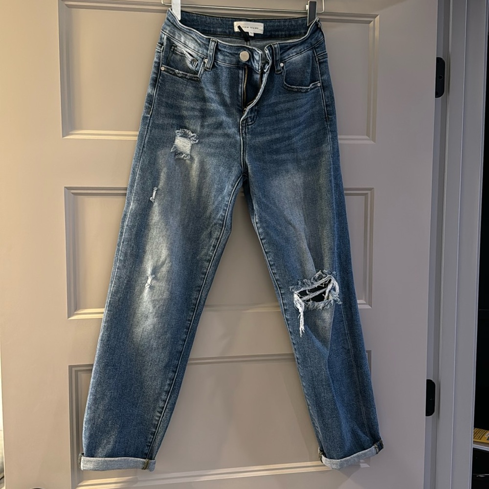 Women’s distressed jeans